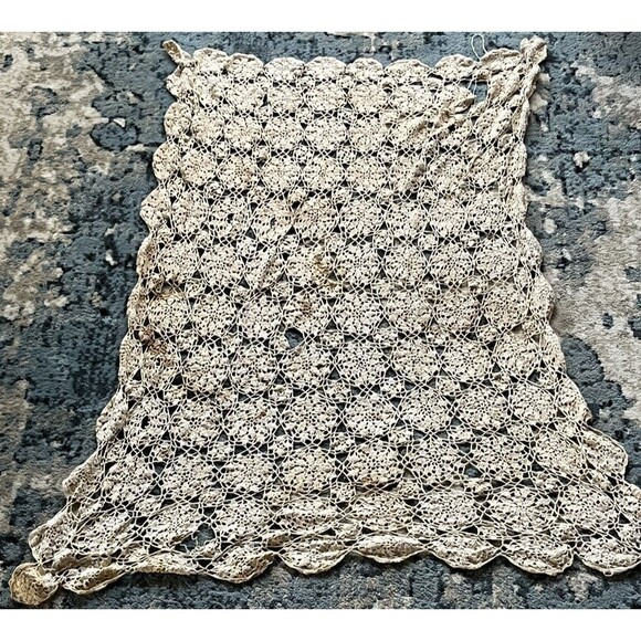 Coverlet Throw Hand‎ Crochet Antique 20s Handmade USA Vintage Granny Cottage 65" - Picture 1 of 3